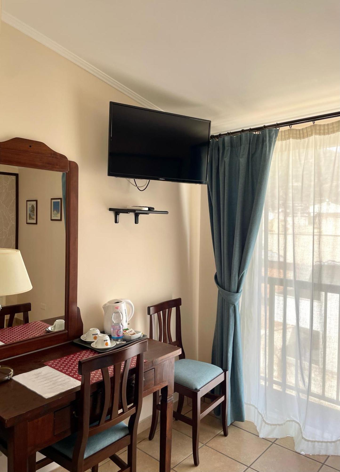 Casa Famiani Bed & Breakfast Летояни Екстериор снимка