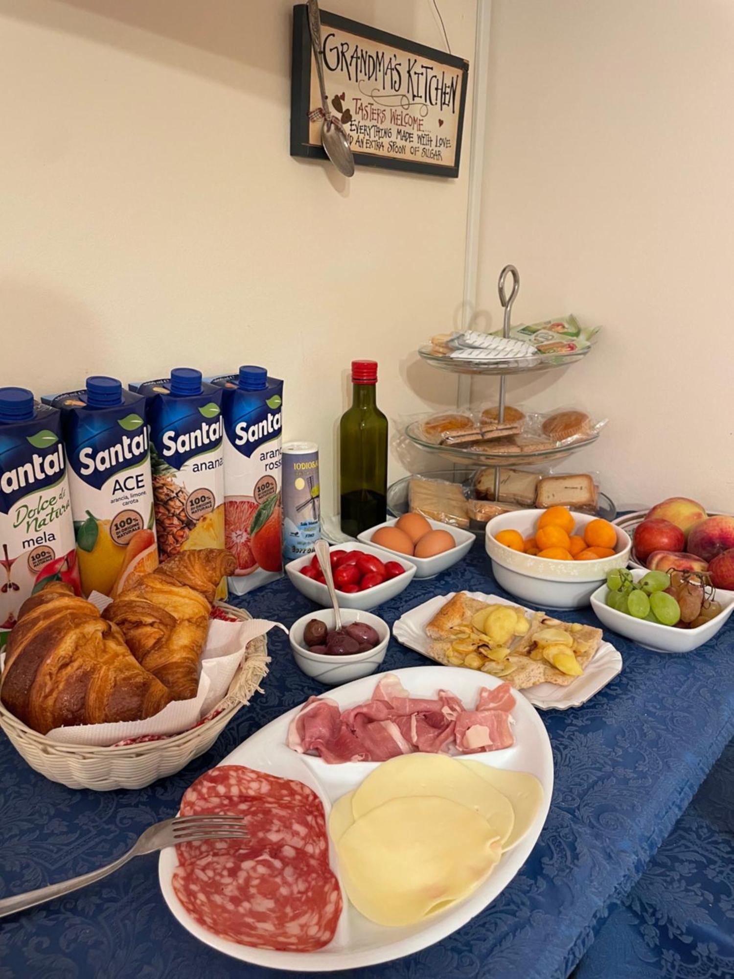 Casa Famiani Bed & Breakfast Летояни Екстериор снимка